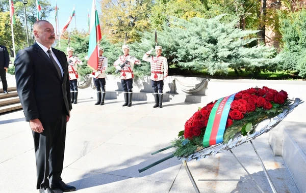 Ильхам Алиев посетил в Болгарии могилу Неизвестного солдата