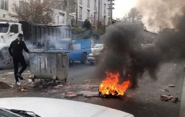 Tehranda etirazlar davam edir: Atəş səsləri eşidilir - VİDEO