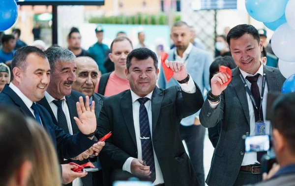 Səmərqənddə AZAL-ın ilk reysi eniş edib - FOTO
