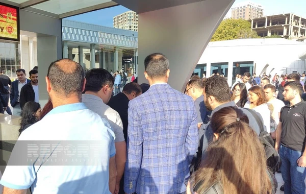 Bakı Dəmiryolu Vağzalında sərnişinin səhhətində problem yaranıb - FOTO