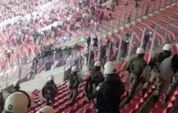 "Qarabağ" azarkeşləri Yunanıstanda hücuma məruz qalıb - VİDEO