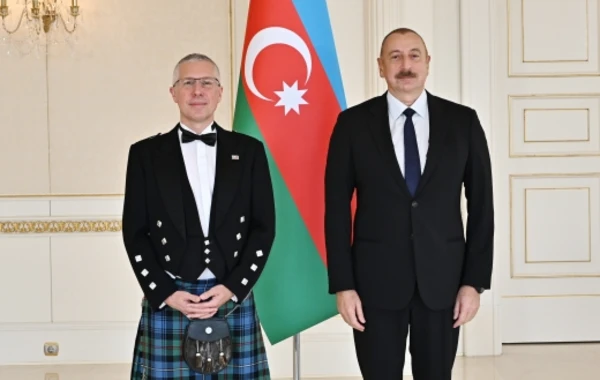 Prezident Britaniyanın Azərbaycanda yeni təyin olunmuş səfirinin etimadnaməsini qəbul edib - FOTO