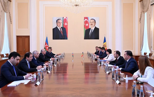 Əli Əsədov Moldovanın Baş naziri ilə görüşüb