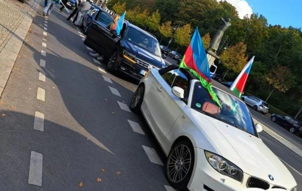 В Берлине прошел автопробег в знак протеста против военных преступлений Армении - ФОТО