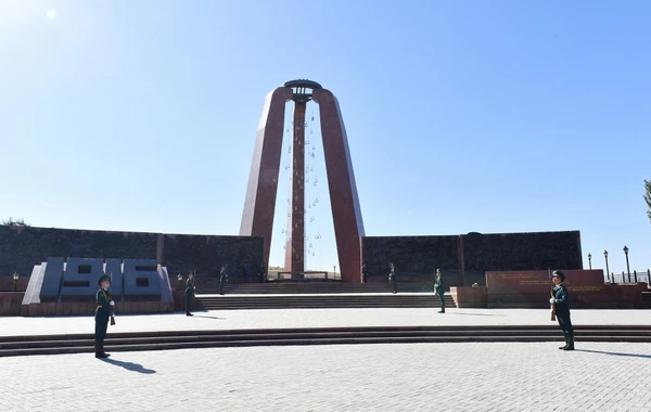İlham Əliyev Bişkekdə “Ata-Beyit” Milli Tarixi-Memorial Kompleksini ziyarət edib - FOTO