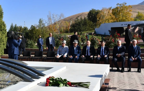 Ильхам Алиев посетил Национальный историко-мемориальный комплекс "Ата-Бейит" в Бишкеке - ФОТО