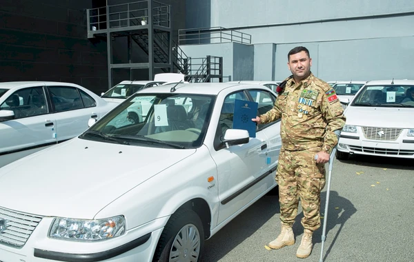 Azərbaycanda bu şəxslərə 20 avtomobil təqdim edilib - FOTO