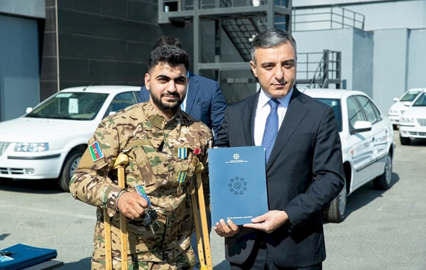 Azərbaycanda bu şəxslərə 20 avtomobil təqdim edilib - FOTO