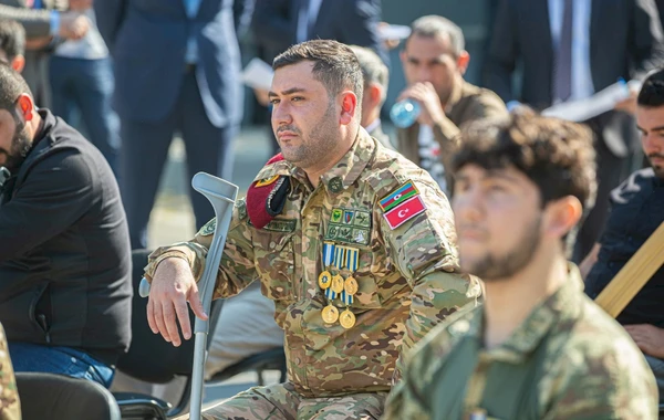 Azərbaycanda bu şəxslərə 20 avtomobil təqdim edilib - FOTO