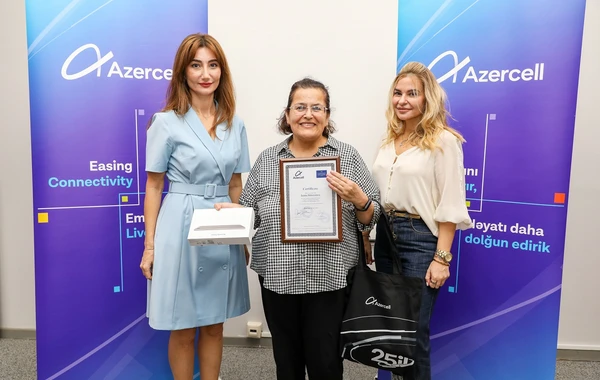 Azercell qalib jurnalistləri mükafatlandırdı