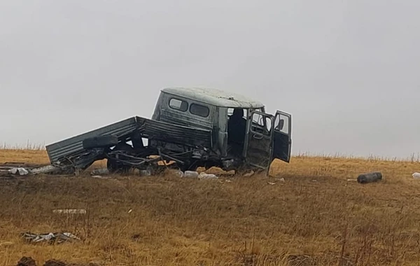 Ermənistanda hərbçiləri daşıyan maşın özlərinin basdırdıqları minaya düşüb, ölən və yaralananlar var - FOTO