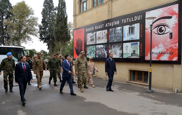 Xarici ölkələrin hərbi attaşeləri Gəncədə terror qurbanlarının xatirəsini anıblar - FOTO