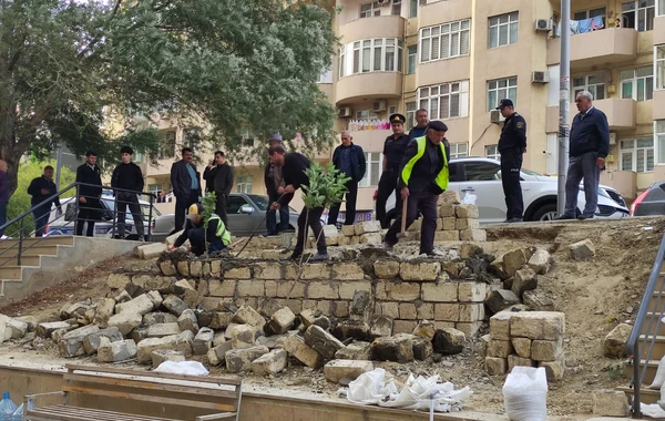 Bakıda tikilisi sökülən şəxs özünü yandırmağa cəhd etdi - FOTO