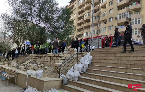 Bakıda tikilisi sökülən şəxs özünü yandırmağa cəhd etdi - FOTO