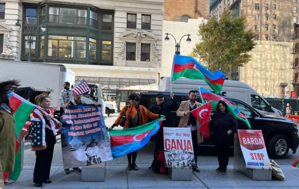 Azərbaycan icması “Human Rights Watch” təşkilatının Nyu-Yorkdakı qərargahı önündə piket keçirib - FOTO