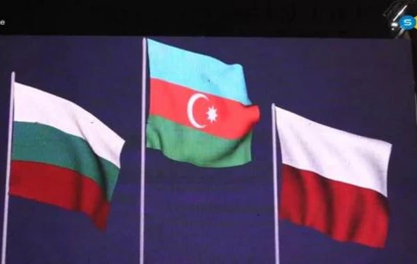 Азербайджанский тяжелоатлет завоевал три золотые медали - ФОТО