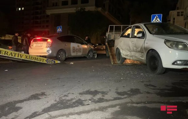 Bakıda iki avtomobil toqquşub, xəsarət alanlar var - FOTO/VİDEO