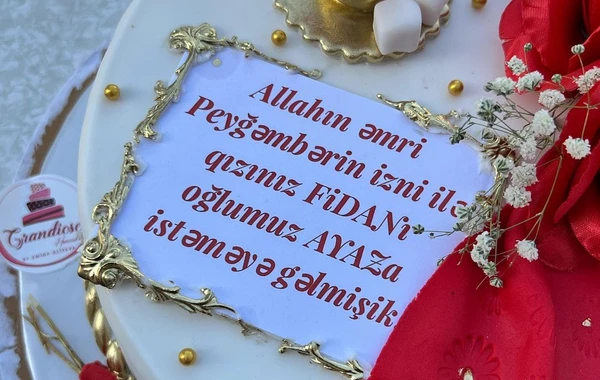 Azərbaycanlı müğənni nişanlandı - FOTO