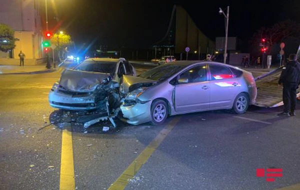 Bakıda "Prius"lar qəza törətdi, xəsarət alanlar var - FOTO/VİDEO