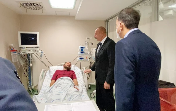 Президент Ильхам Алиев навестил в больнице Бинали Йылдырыма, Шамиля Айрыма и Огузхана Демирчи - ФОТО