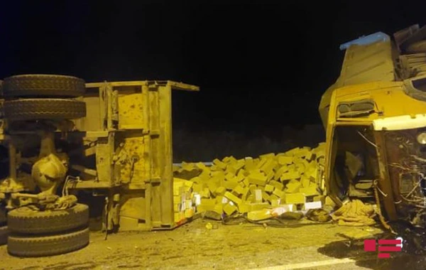 Azərbaycanda ağır qəza: 2 yük avtomobili toqquşdu - FOTO/VİDEO