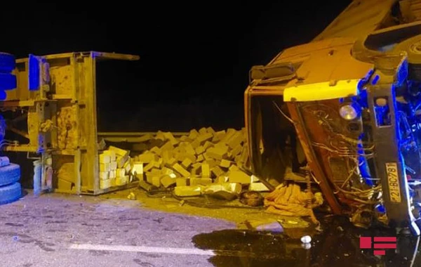 Azərbaycanda ağır qəza: 2 yük avtomobili toqquşdu - FOTO/VİDEO