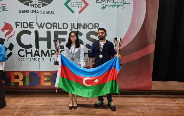 Президент ФИДЕ поздравил азербайджанских шахматистов с победой на чемпионате мира - ФОТО