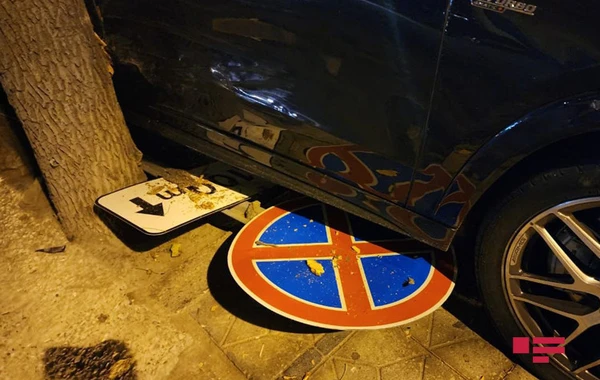 В Баку столкнулись два автомобиля, есть пострадавшие - ФОТО