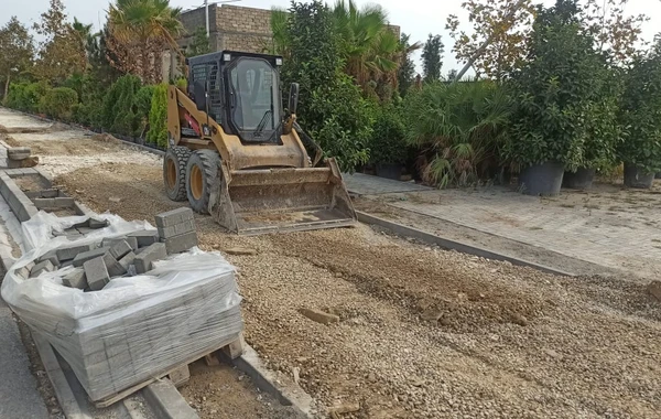 Bakının daha bir avtomobil yolunda velosiped yolu salındı - FOTO