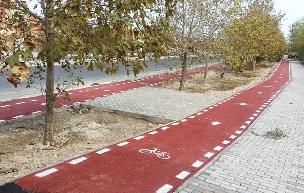 Bakının daha bir avtomobil yolunda velosiped yolu salındı - FOTO