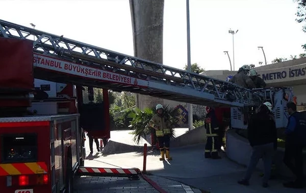 İstanbulun "Haliç" metrosunda yanğın oldu, hərəkət dayandı - FOTO
