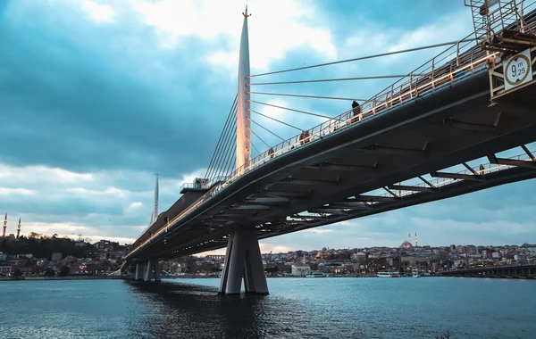 İstanbulun "Haliç" metrosunda yanğın oldu, hərəkət dayandı - FOTO
