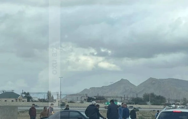 Bakıda sərnişin avtobusu “Mercedes”lə toqquşdu - FOTO