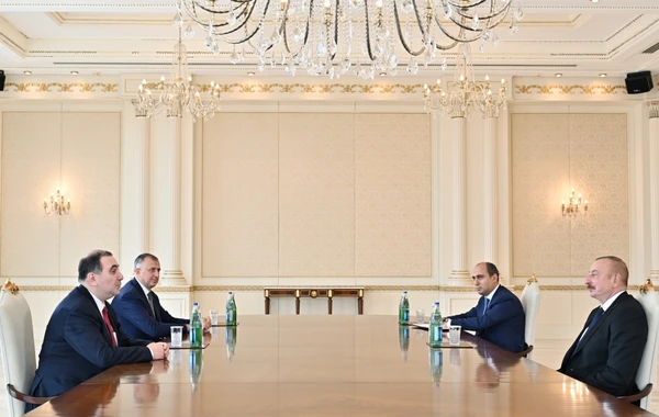 İlham Əliyev Nizami Gəncəvi Beynəlxalq Mərkəzinin nümayəndə heyətini qəbul edib - FOTO