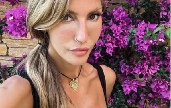 Çağla Şıkel: "İt kimi işləyirəm" - FOTO