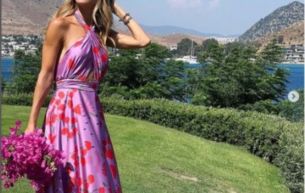 Çağla Şıkel: "İt kimi işləyirəm" - FOTO