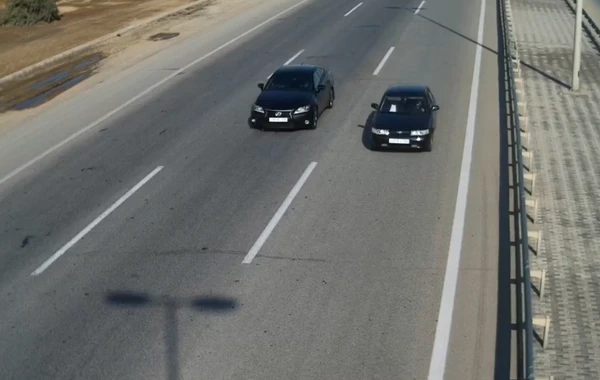 “Lexus”un sürücüsü sürət həddini aşdı, cərimə “Volkswagen”i sürənə gəldi - FOTO/VİDEO