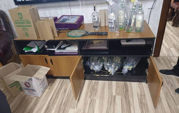 Bakıdakı şadlıq sarayında saxta spirtli içki istehsal olunurmuş - FOTO