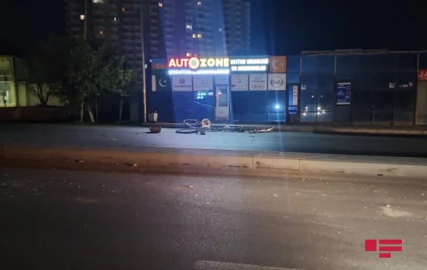Xırdalanda "protiv" gedən sürücü ağaca çırpıldı - FOTO/VİDEO