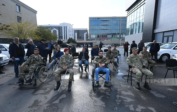 Müharibə əlillərinə daha 20 avtomobil təqdim olunub - FOTO