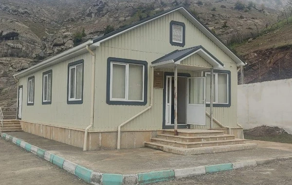 Yeni məktəb ola-ola uşaqlar niyə uçuq binada dərs keçir? - FOTO