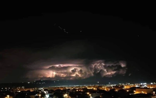 Bakı səmasında bu görüntü hamının marağına SƏBƏB OLDU - FOTO/VİDEO