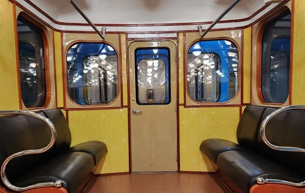 В праздничные дни в бакинском метро выставляются ретро-вагоны - ФОТО