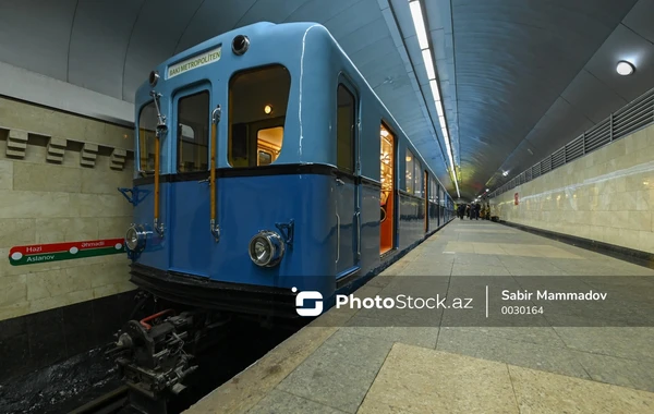 По случаю Дня Победы на станции "Ичеришехер" выставлены ретро-вагоны - ФОТОРЕПОРТАЖ
