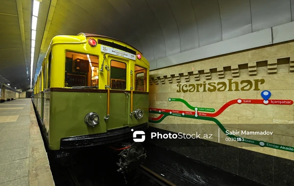 По случаю Дня Победы на станции "Ичеришехер" выставлены ретро-вагоны - ФОТОРЕПОРТАЖ