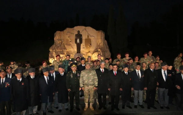 Zəfər Günü ərəfəsində türkiyəli qazilər Bakıya səfər edib - FOTO