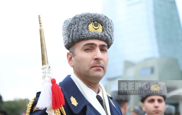 Hərbi orkestrin müşayiəti ilə Bakıda birinci istiqamət üzrə yürüş başa çatıb - YENİLƏNİB +FOTO/VİDEO