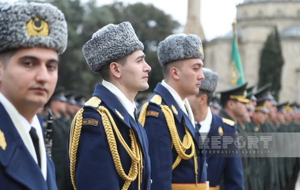 Hərbi orkestrin müşayiəti ilə Bakıda birinci istiqamət üzrə yürüş başa çatıb - YENİLƏNİB +FOTO/VİDEO