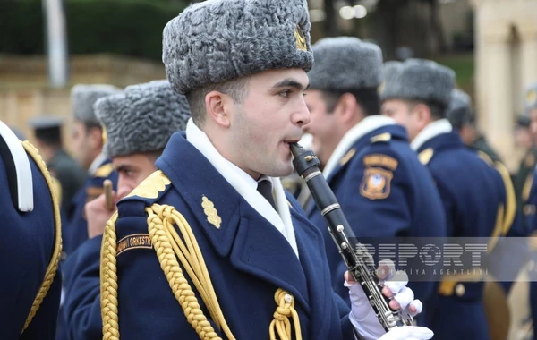 Hərbi orkestrin müşayiəti ilə Bakıda birinci istiqamət üzrə yürüş başa çatıb - YENİLƏNİB +FOTO/VİDEO