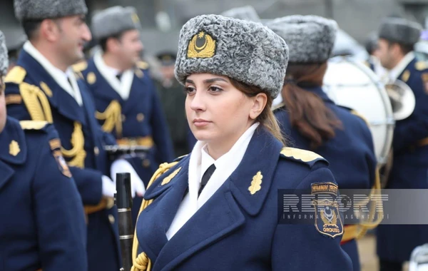 Hərbi orkestrin müşayiəti ilə Bakıda birinci istiqamət üzrə yürüş başa çatıb - YENİLƏNİB +FOTO/VİDEO